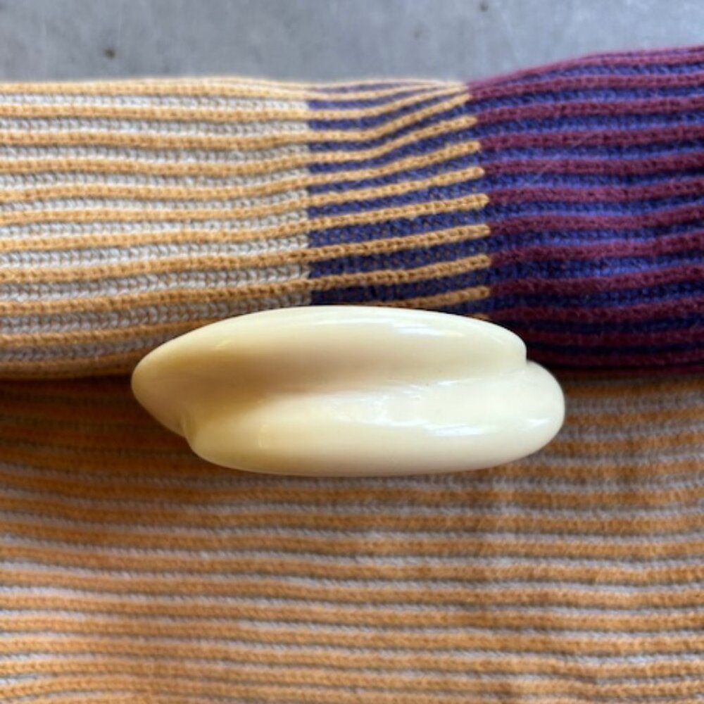 Beautiful Vintage Ivory Color Bakelite Bangle - Picture 3 of 3